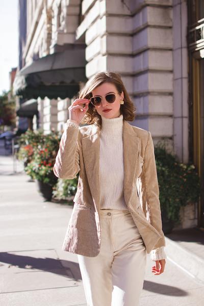11. Autumn outfits 2026 with Corduroy Blazer and Cream Turtleneck