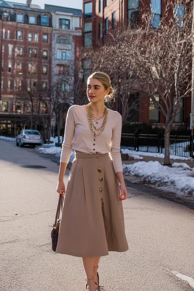 22. Autumn outfits 2026 with Layered Necklace, Henley, and Midi Skirt