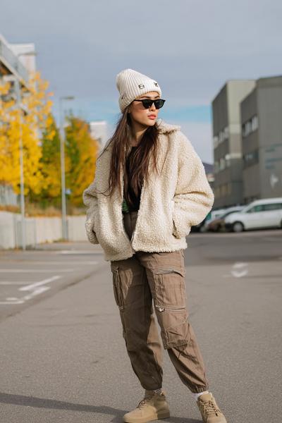 24. Autumn outfits 2026 with Knit Beanie, Sherpa Jacket, and Cargo Pants