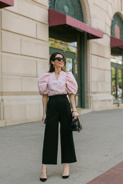 14. Cute Work Outfits with puff-sleeve blouse and high-rise culottes