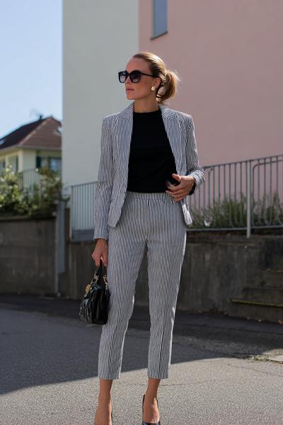 23. Business Outfit with pinstripe trousers and fitted knit blazer