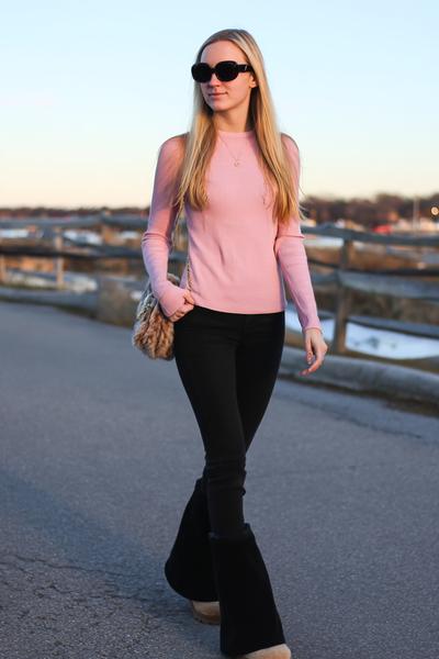 20. Casual Outfits 2026: Flared Leggings with Long-Sleeve and UGG-Style Boots
