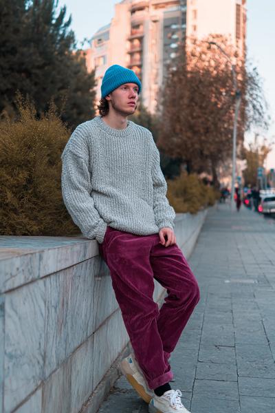 25. Casual Outfits 2026: Chunky Sweater with Corduroy Pants and Beanie