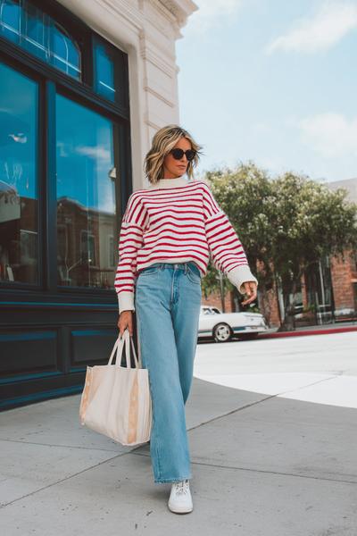 5. Striped Sweater Outfit Aesthetic with Wide-Leg Jeans and Tote Bag