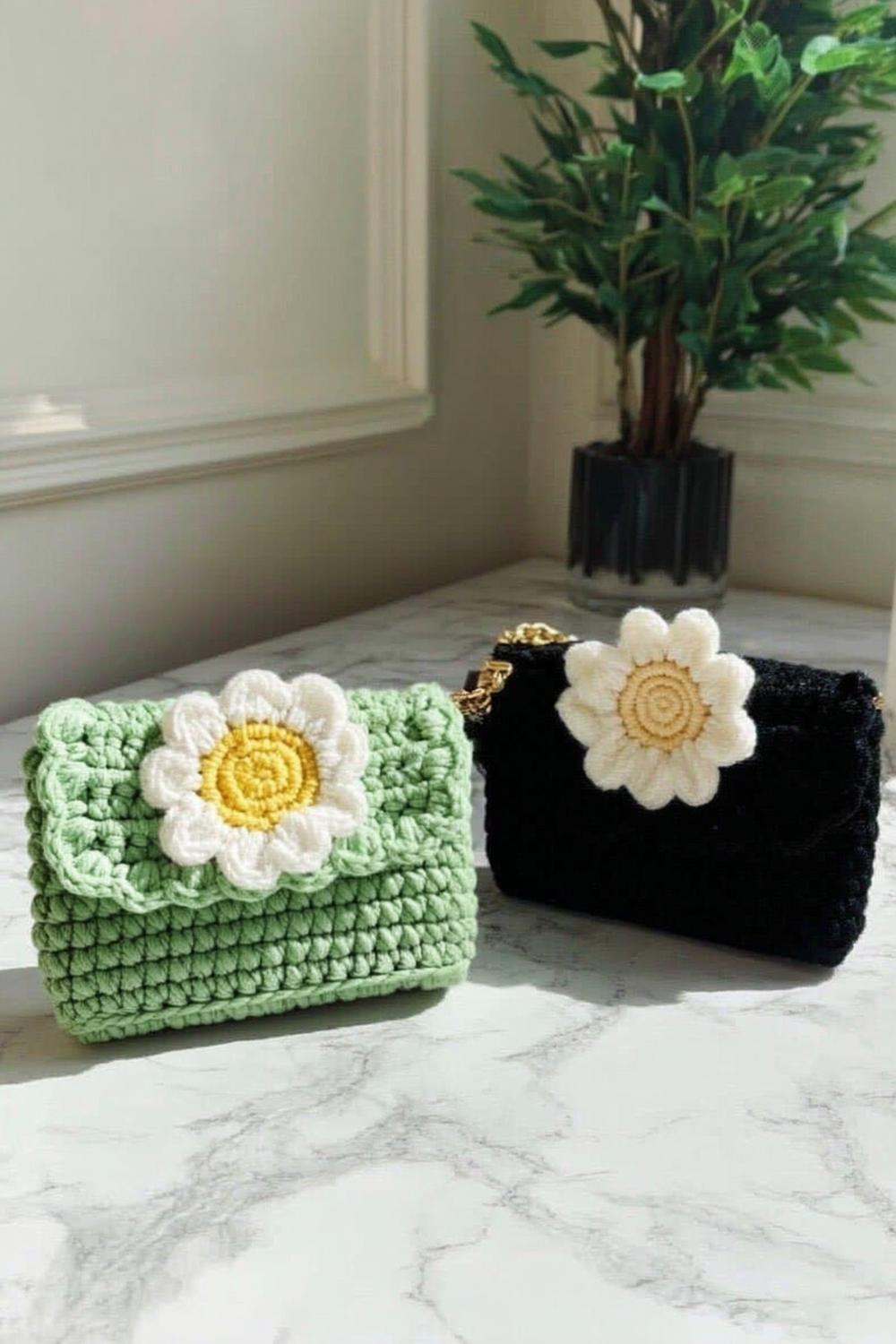 Cheerful Daisy Purses