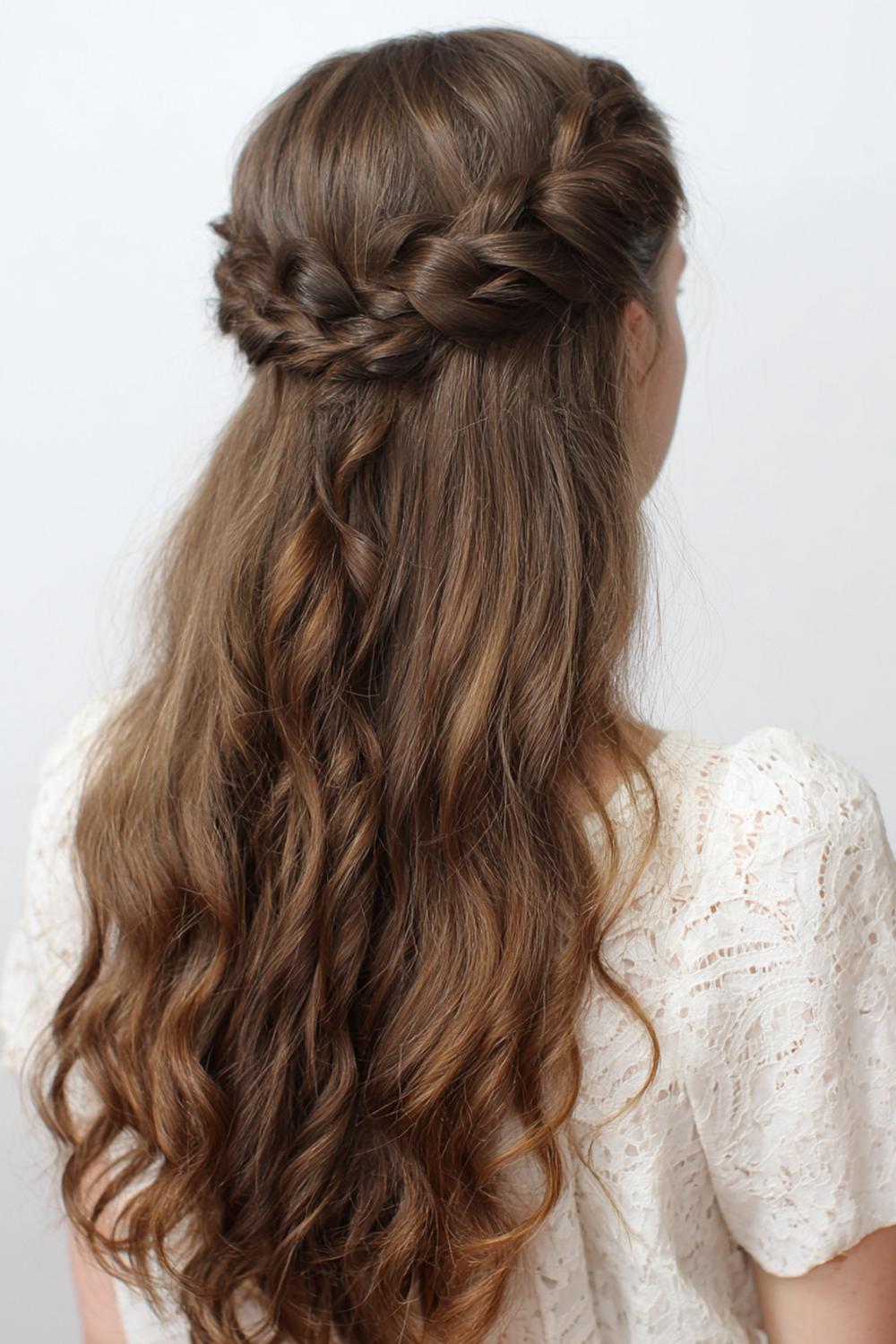29. Cute braided hairstyles: Boho side braid with textured beach waves