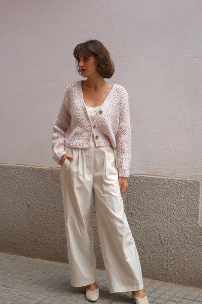 22. Cute Outfits 2026 with Soft Cardigan and Linen-Look Pants