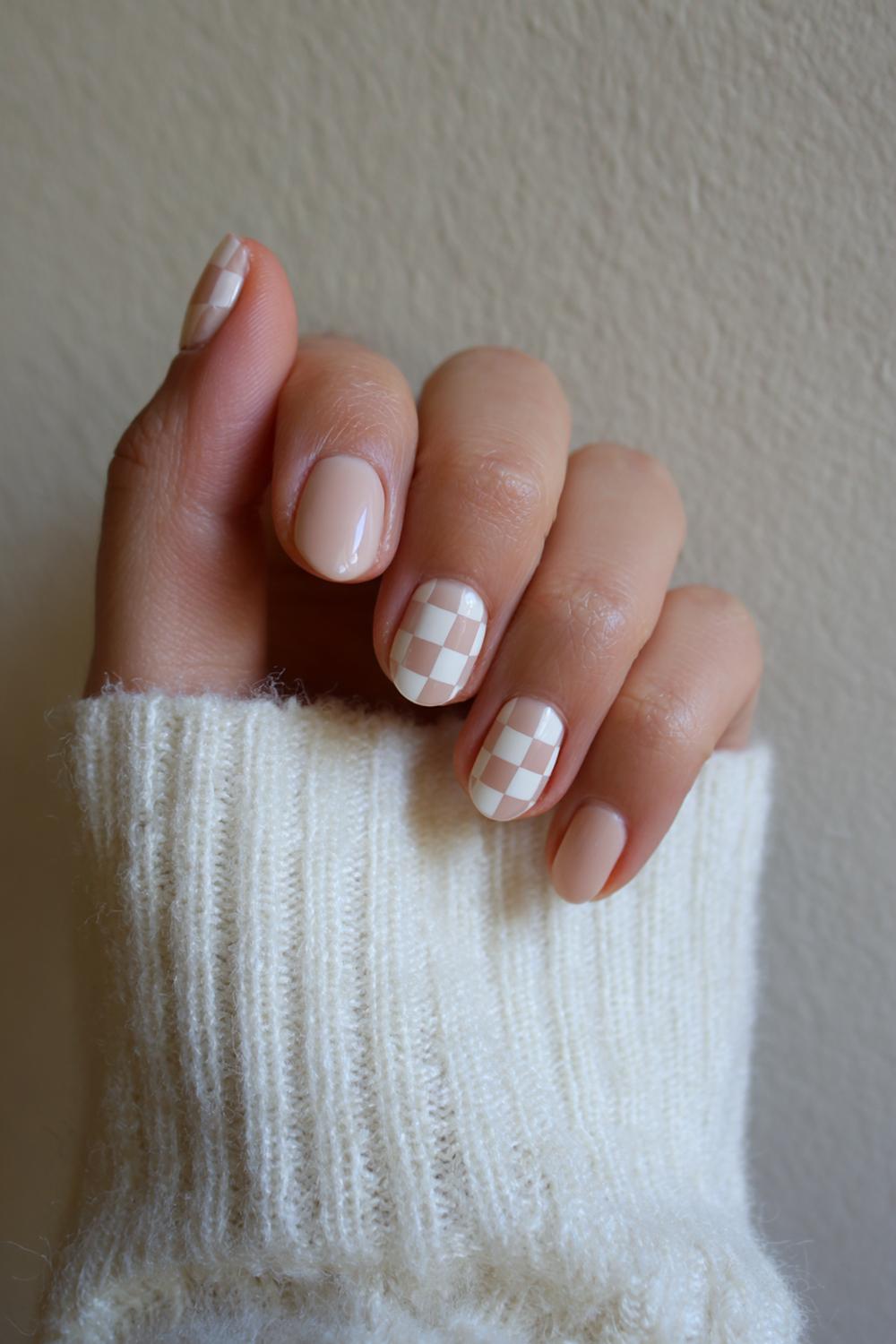 13. Casual Nails Neutral Checkerboard on Short Squoval