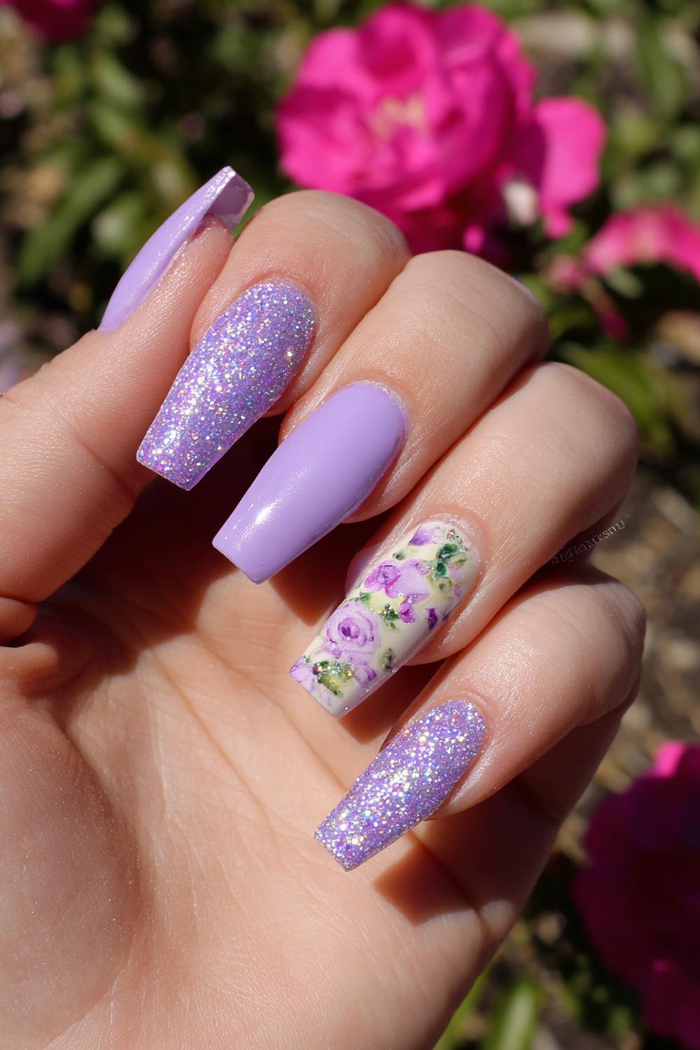23. Girly Acrylic Nails Lavender Sugar Glitter with Florals