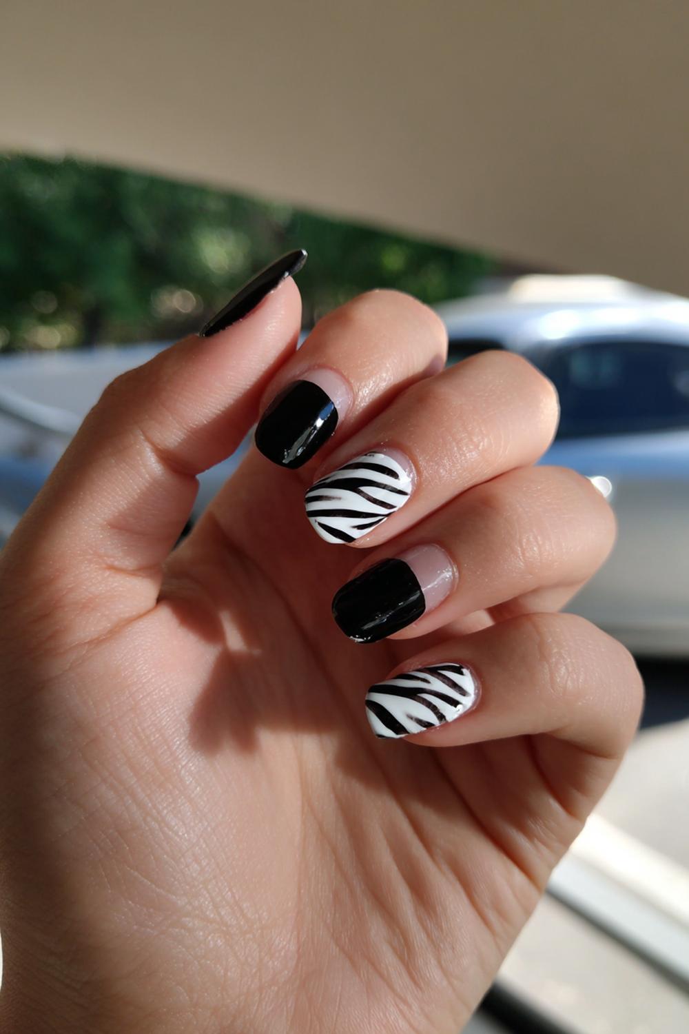 15. Black and White Nails with Zebra Lines and Clear Gaps