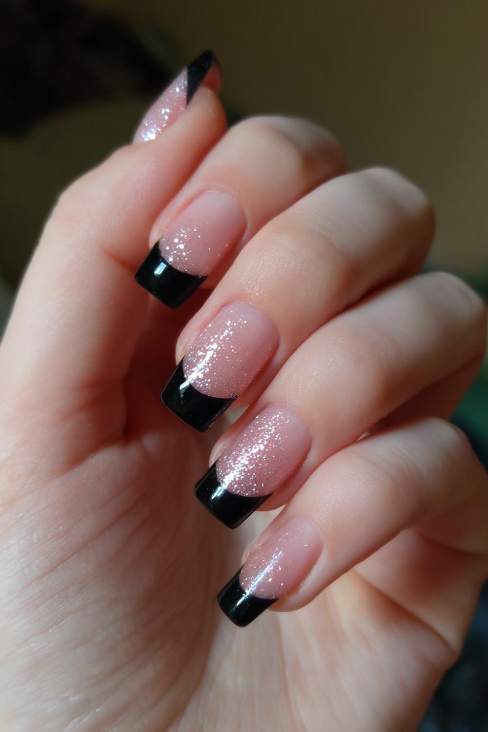 26. Black French Nails Black Tip with Nude Glitter Fade Underlay