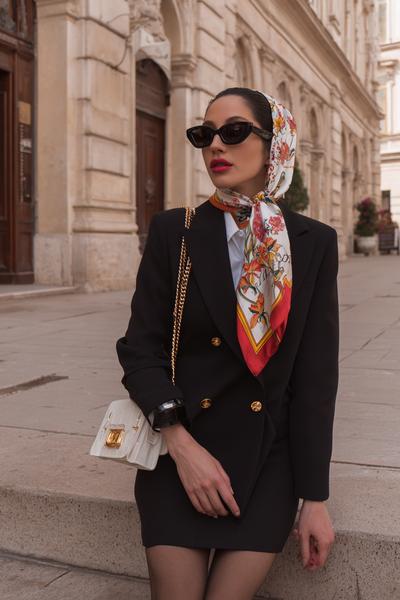 21. Old money outfits 2026 with a silk scarf headband and a fitted blazer dress