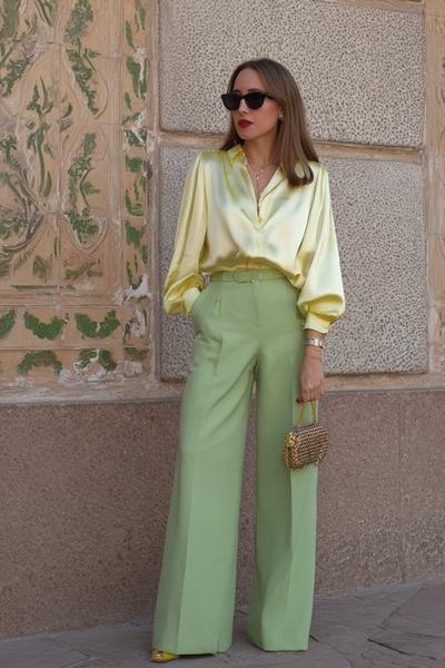 7. Old money outfits 2026 inspired by Look Di Moda with a silk blouse and wide-leg trousers