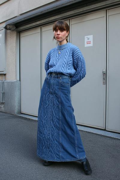 13. Outfits Aesthetic 2026: Denim Maxi Skirt Outfit with Chunky Cable Knit