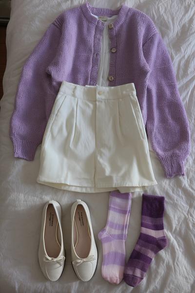 15. Outfits Aesthetic 2026: Soft Ballet Flats Outfit with Socks and Cardigan