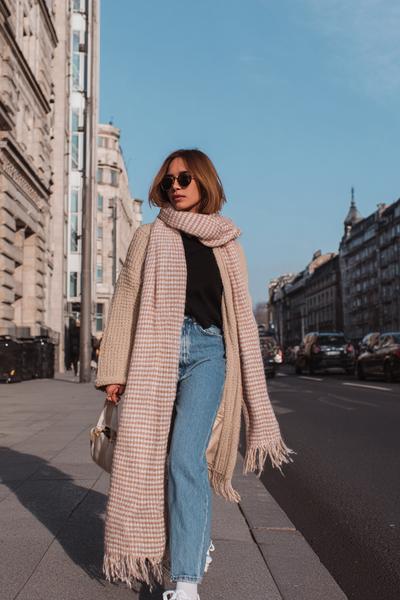 19. Outfits Aesthetic 2026: Oversized Scarf Outfit with Longline Cardigan and Jeans