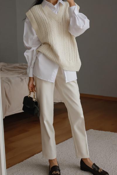 20. Outfits Aesthetic 2026: Knit Vest Outfit with White Button-Down and Loafers
