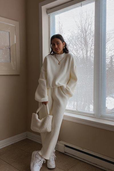 22. Outfits Aesthetic 2026: Cozy Knit Set Outfit with Sneakers and Minimal Jewelry