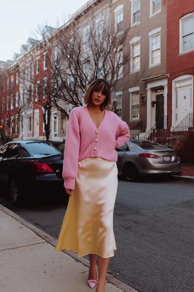 4. Outfits Aesthetic 2026: Trendy Cozy Fit Cardigan and Satin Midi Skirt Contrast