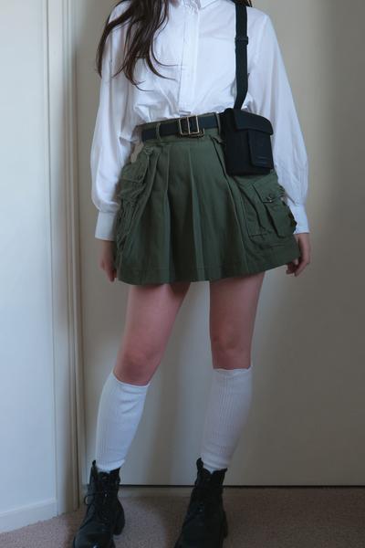 20. School outfit 2026: Cargo skirt and fitted long-sleeve with belt bag