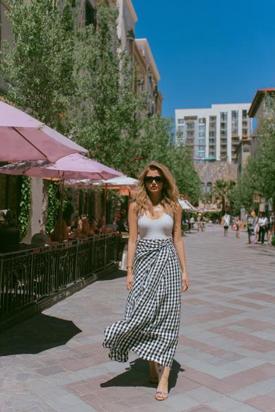 8. Outfits To Wear In California Summer skirt look with gingham wrap skirt and tank