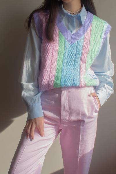 14. Pastel Sweater Vest Layered Y2K Outfit for Cafés
