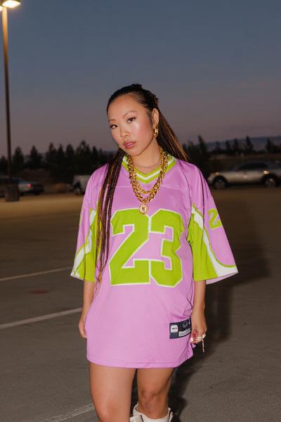 22. Oversized Sports Jersey and Chain Necklace Y2K Outfit